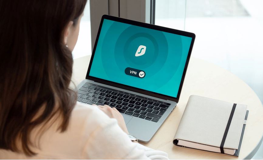 3 Ways Outsourcing IT Support Services Can Help Your New Business